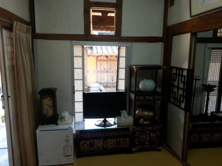 Goseong Choi Pilgan'S Old House Hotel Room photo