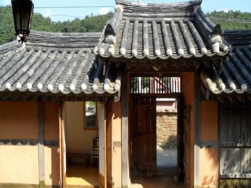 Goseong Choi Pilgan'S Old House Hotel Exterior photo